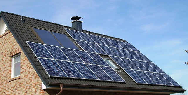 casa com painel solar